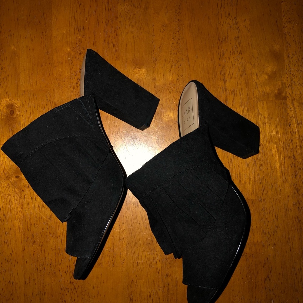Kaari Blues, Black Suede Mules
